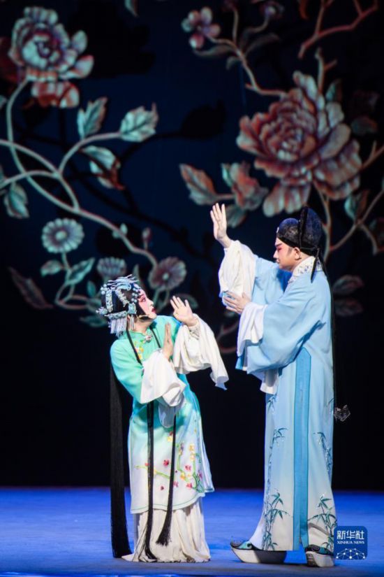 世纪娱乐注册：第三届全国戏曲（南方片）会演在武汉开幕